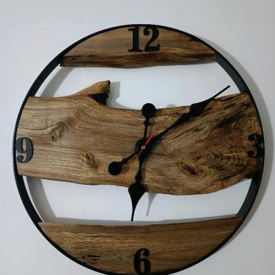 ساعت دیواری چوبی