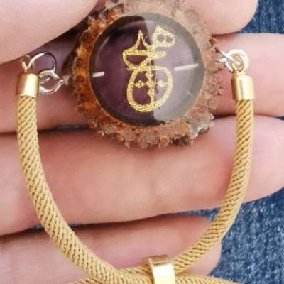 دستبند دست ساز اپوکسی کاج مدل هیچ طرح بلوط طبیعی برند E. K کد1381(ار