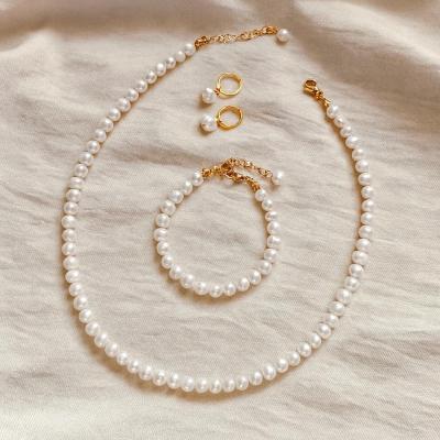 ست گردنبند و دستبند گوشواره مروارید پرورشی اصل زنانه