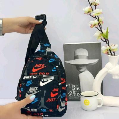 کیف بادی بگ کراس اور اسپرت مخمل نایکی