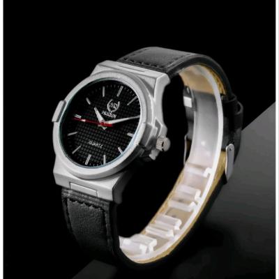 ساعت مردانه اسپرت HUQUN بندچرم مشکی