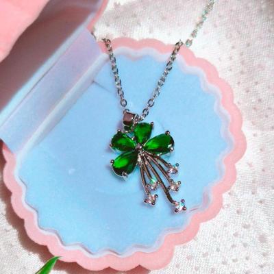 گردنبند گل سبز