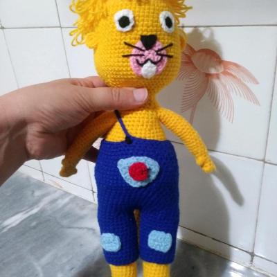 عروسک بافتنی پس شجاع قد حدود 30 سانت