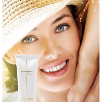 کرم ضد آفتاب +SPF50 بی رنگ مناسب انواع پوست لدورا کر 80 میلی لیتر