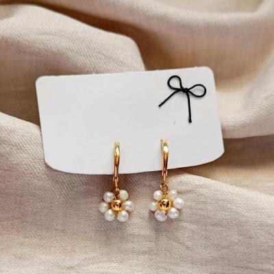 گوشواره مروارید پرورشی مدل بابونه