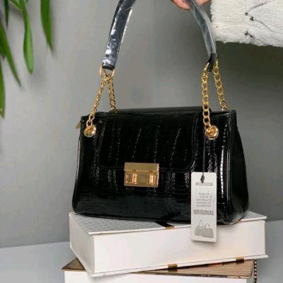 کیف پاسبورتی ورنی