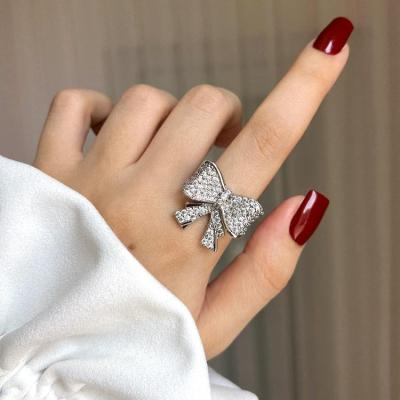 انگشتر سوارسکی پاپیون بزرگ