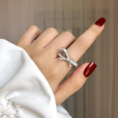 انگشتر سوارسکی طرح پاپیون و گل