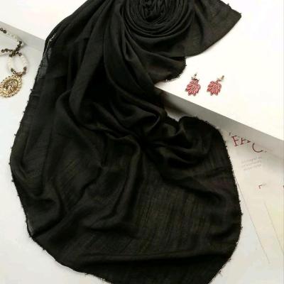 روسری اسلپ مشکی دور زنجیریاصلا سر نیست️قواره : 130×130تک مشکی