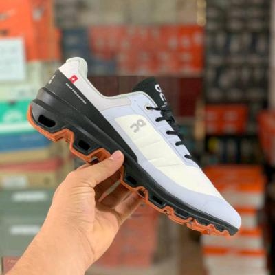 QC یک کتانی ورزشی است