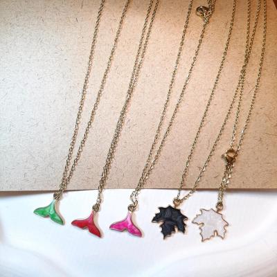 گردنبند در طرح های برگ و دم دلفین