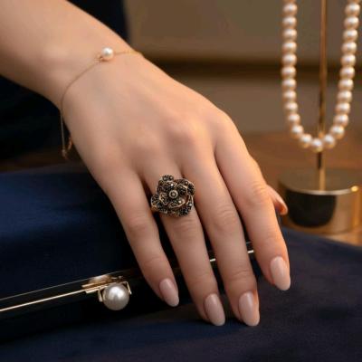 انگشتر زنانه طلاروس گل رز نگین مشکی