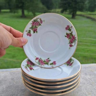 نعلبکی گل سرخ