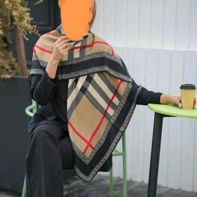 روسری نخی نیلا دور دست دوز