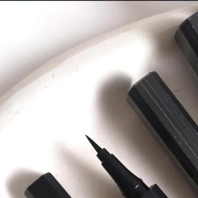 خط چشم ماژیکی هدی بیوتی