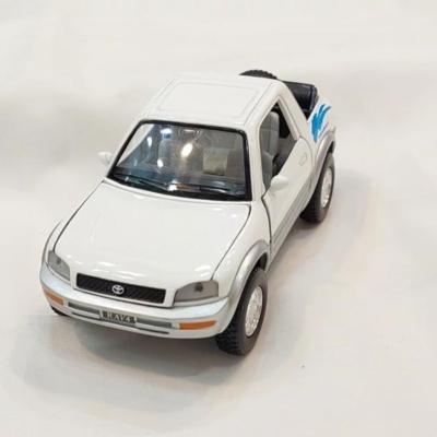 ماکت ماشین کلکسیونی تویوتا راو4 tav4 جنس بدنه فلزی