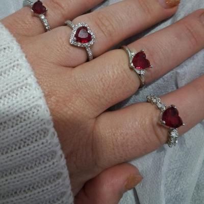 انگشتر جواهری قرمز