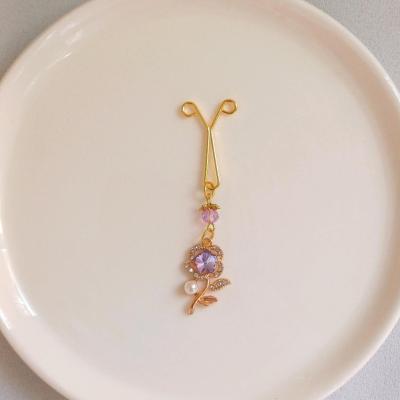 گیره روسری مجلسی طرح گل بنفش هفت رنگ