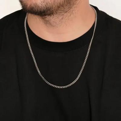 زنجیر کارتیر مردانه ظرافت و استایل در یک قاب.