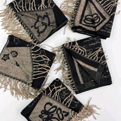 شال طرح برند دو رو وارداتی لب تر وریشه فیتیله ای