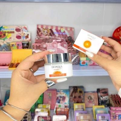 کرم روشن‌کننده و آبرسان صورت ویتامین C BIOAQUA