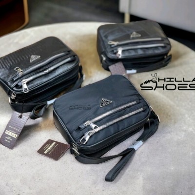 کیف پاسپورتی زنانه دوشی برزنتی مشکی