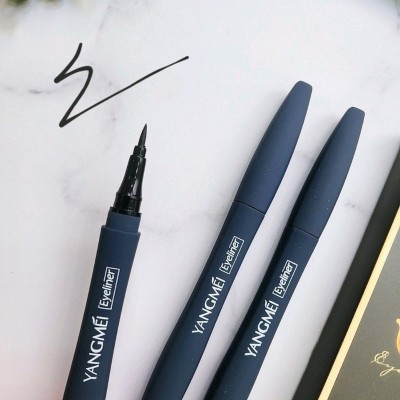 خط چشم مشکی مویی