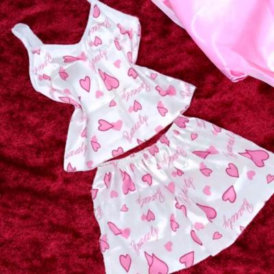 تاپ شلوارک ساتن طرح قلب سفید صورتی