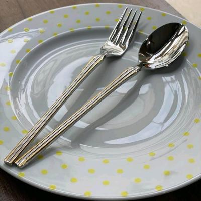 سرویس قاشق و چنگال نیمه طلایی 120 پارچه شیاردار یونیک