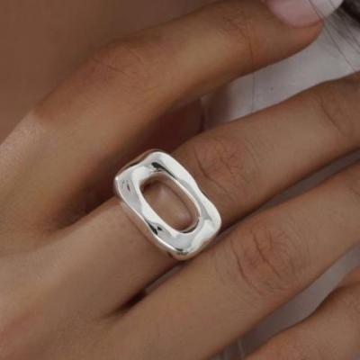 انگشتر زنانه مدل هندسی آبکاری نقره