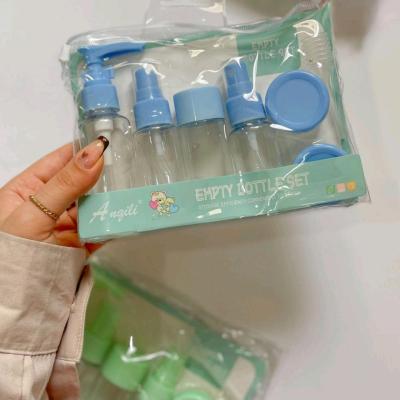 ست مسافرتی 8 تکه لوازم آرایشی و بهداشتی رنگ آبی