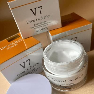 کرم روشن کننده و آبرسان V7 حجم 50 میلی لیتر با هفت ویتامینه