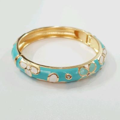 دستبند بنگل طلایی مینا کاری شده نگین دار ، فنری ، کیفیت فوق العاده