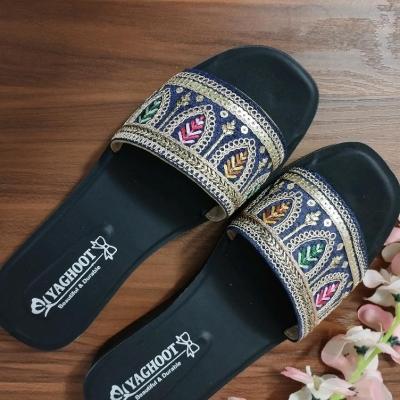 دمپایی زنانه سنتی