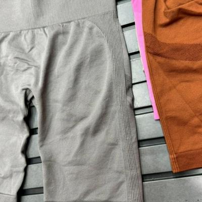 شلوارک‌ ورزشی جنس وارداتی درجه یک باکیفیت‌و زیبا گن دار پشت چین