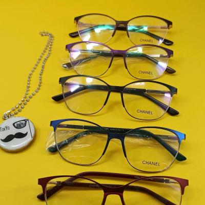 عینک طبی زنانه