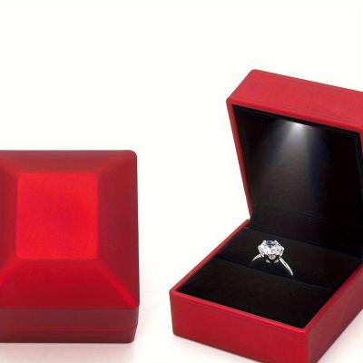 جعبه انگشتری و حلقه ستی مربع چراغدار پلی استر-156369