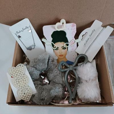 پک اقتصادی هدیه دخترانه و زنانه طوسی وسفید-157399