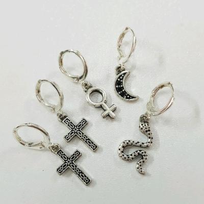 پک گوشواره قفلی نقره ای سیاه قلم آویز دار ، در طرح های مختلف