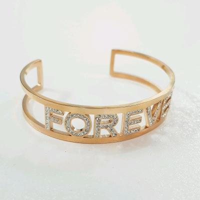 بنگل استیل طلایی طرح Forever فول نگین ، مهر استیل حک شده داخل بنگل