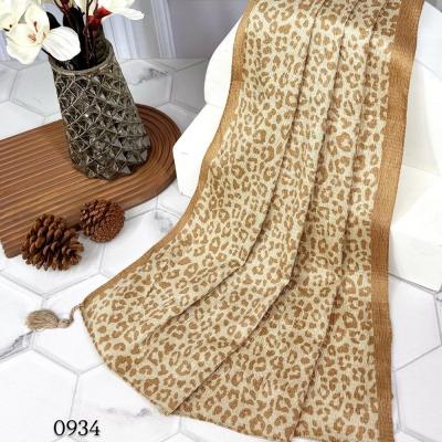 شال نخ پلیسه برشکا تم کرم طلایی