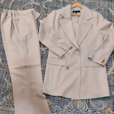کت شلوار زنانه مدل نیلوفرمازراتی کرم راه راه طلایی دوسایز40تا48