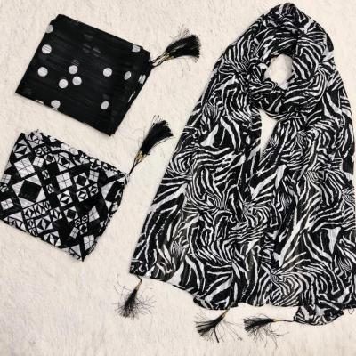 شال مجلسی جاذبه مشکی سفیدزنانه و دخترانه