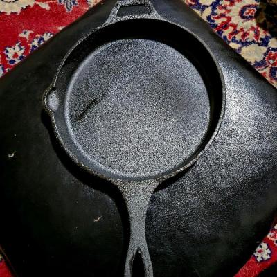 ماهیتابه دسته دار تمام چدنی اصل روسی بدون روکش شیمیایی