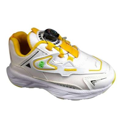 کتونی پسرانه و دختر پمپی