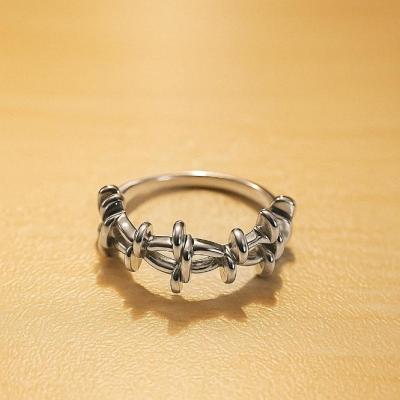 انگشتر نقره ای مدل سیم خاردار فانتزی برند six