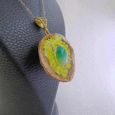 گردنبند عقیق سبز قاب گردو ر510