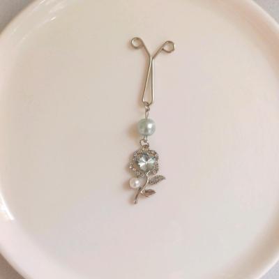 گیره روسری مجلسی طرح گل شیک مجلسی ابی نقره ای