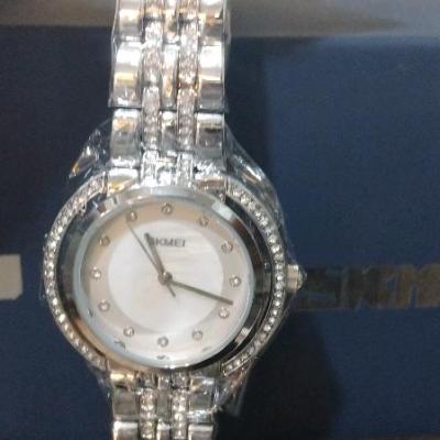 ساعت نگین کار شده زنانه اسکمی