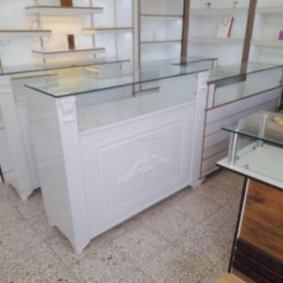 پیشخوان قفسه ویترین دکور داروخانه